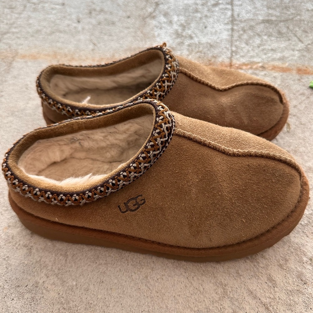 UGG kids Chestnut Suede Slipers
